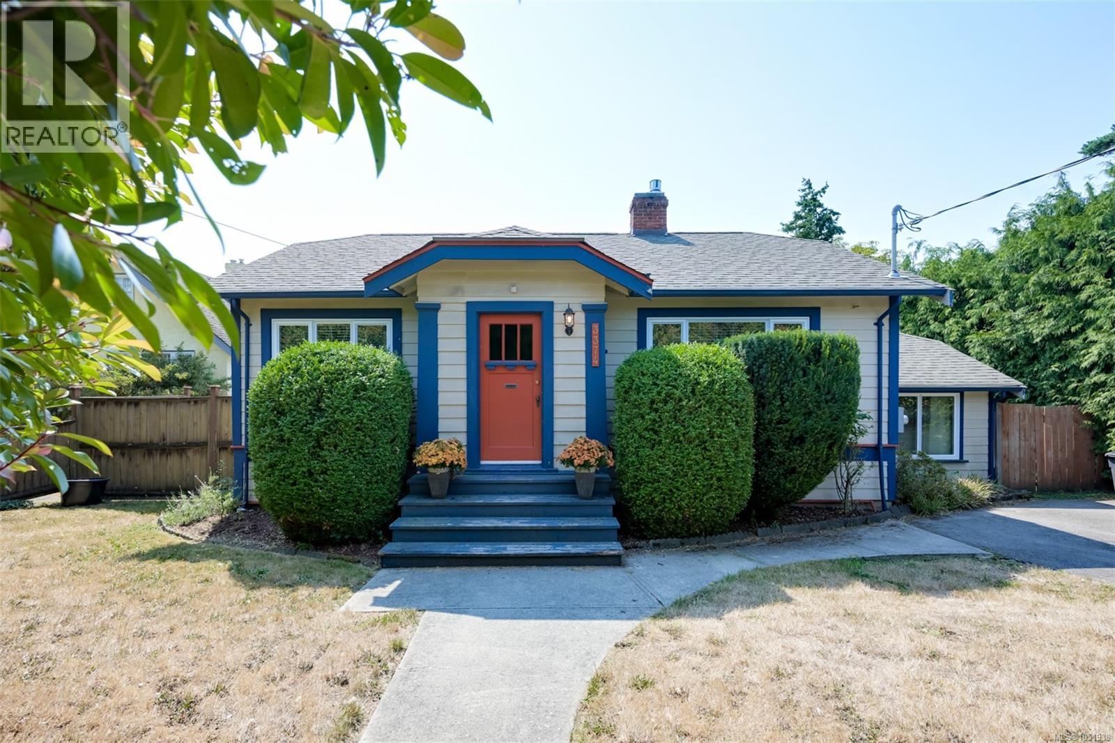 3374 Cook St Property Photo 2