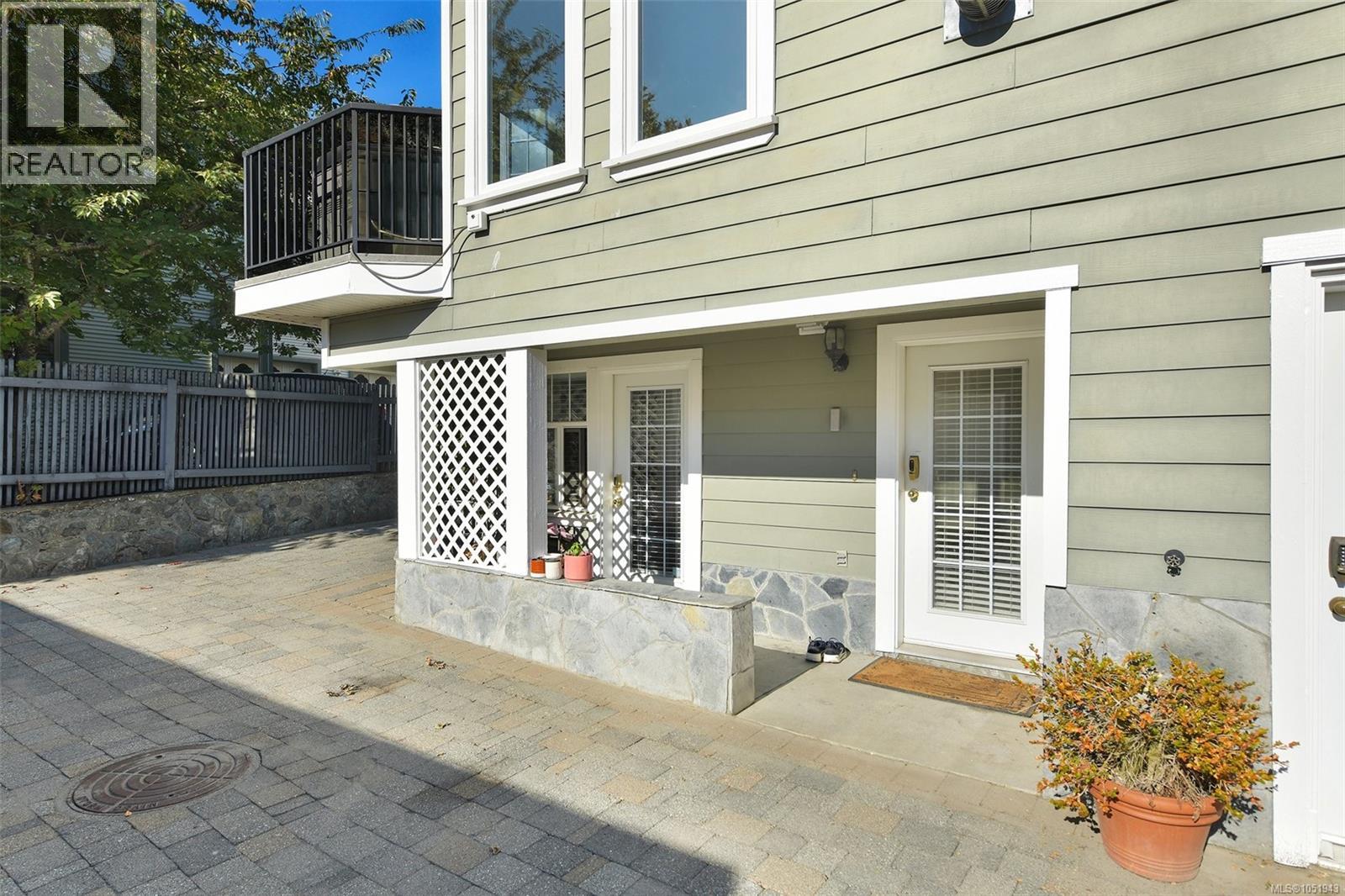 225 Kingston St Property Photo 34