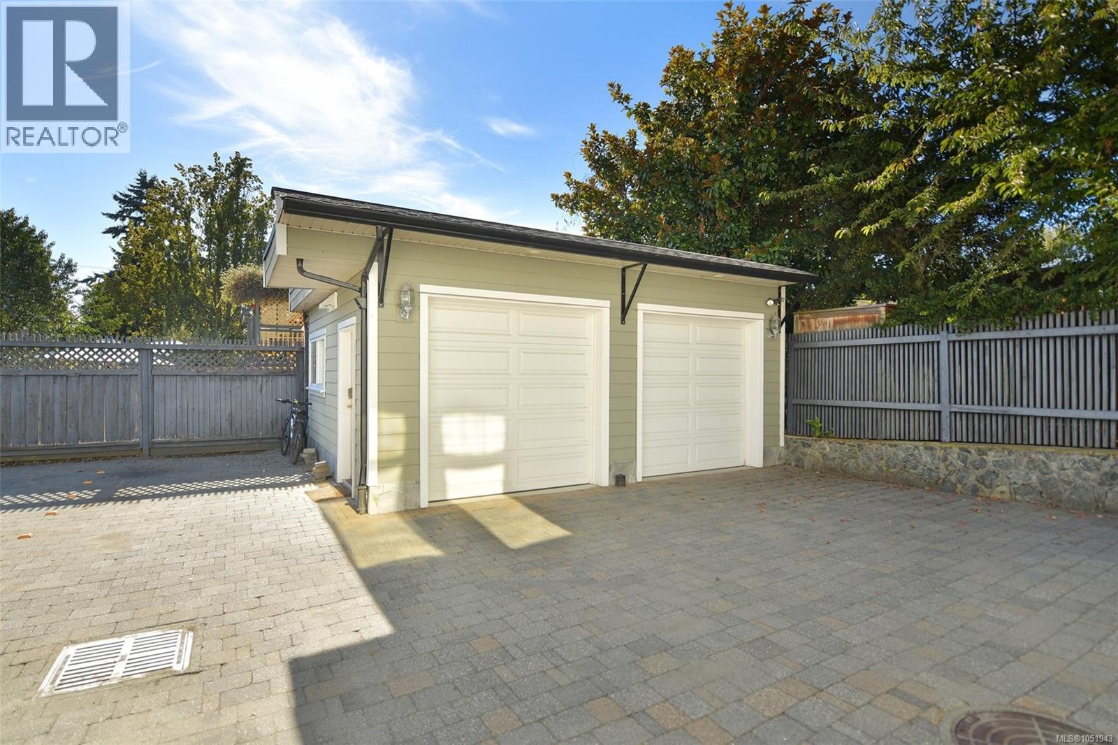 225 Kingston St Property Photo 41