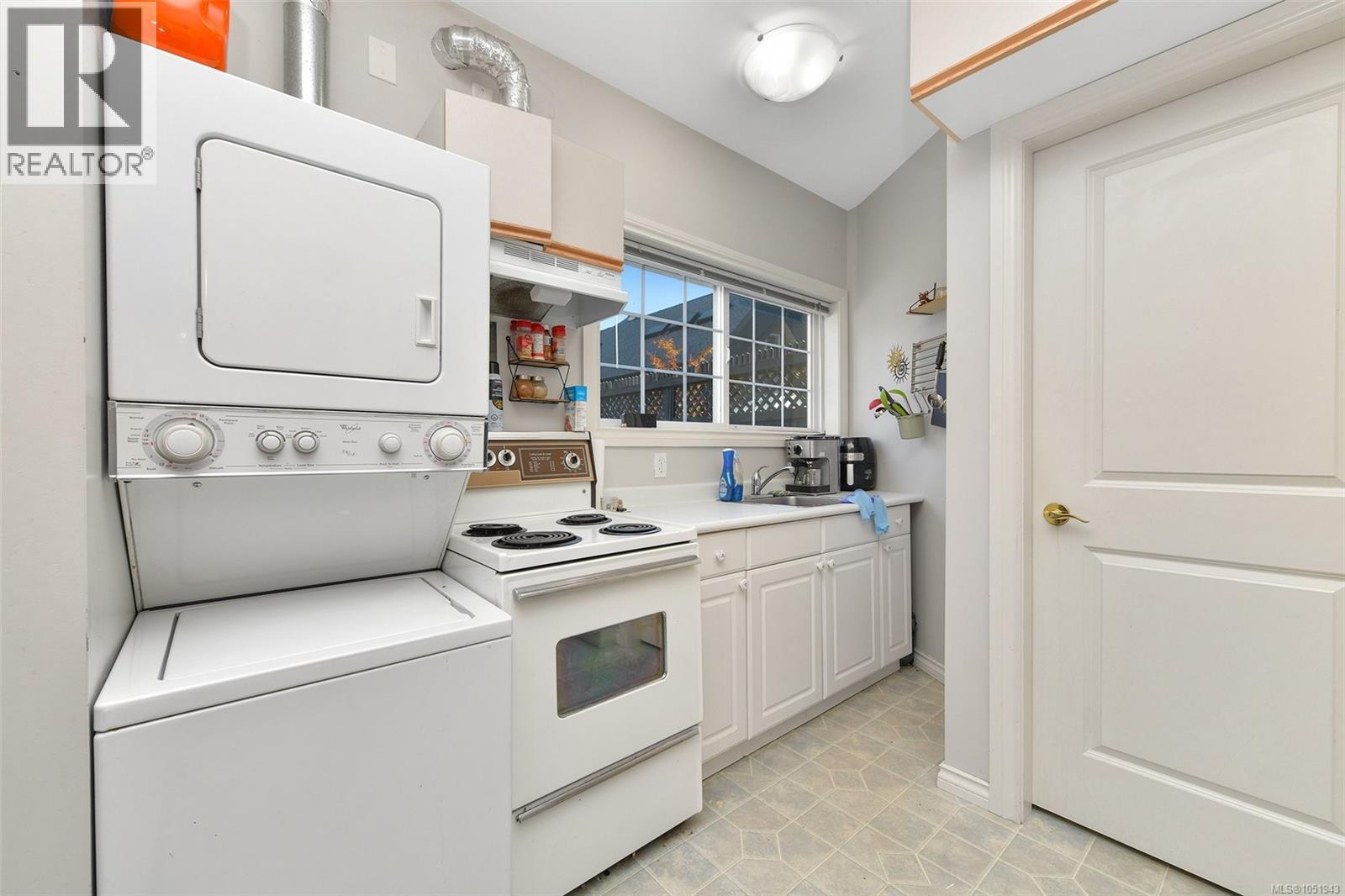 225 Kingston St Property Photo 42