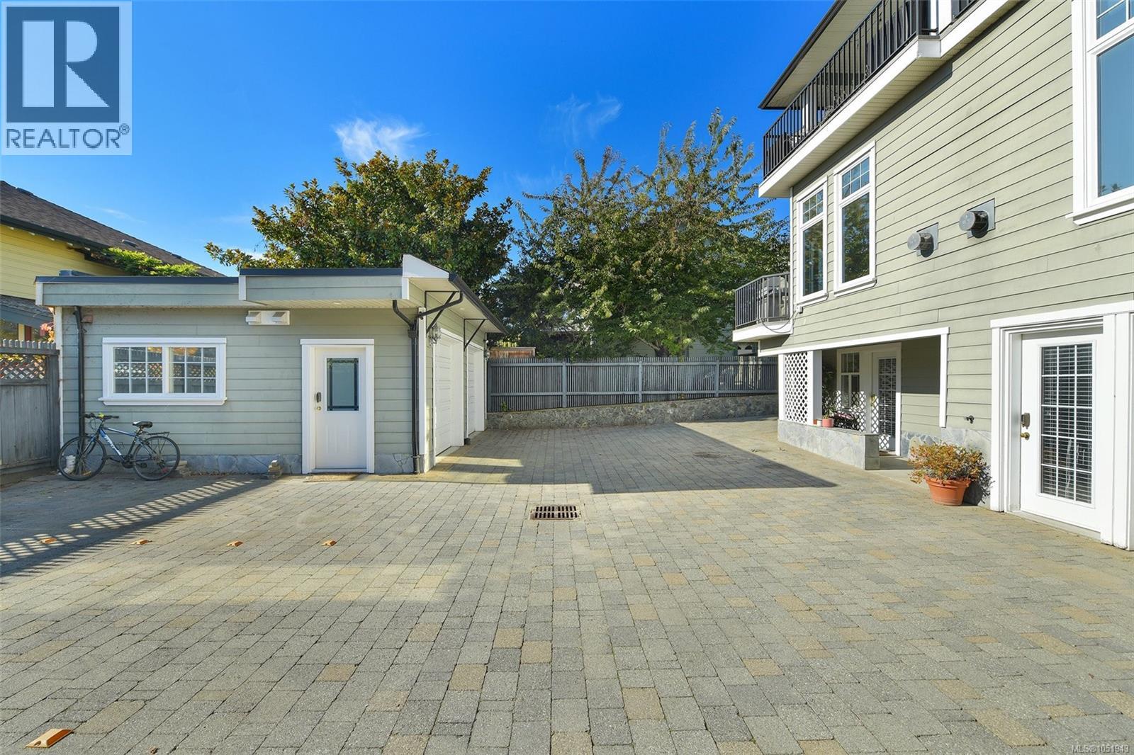 225 Kingston St Property Photo 46
