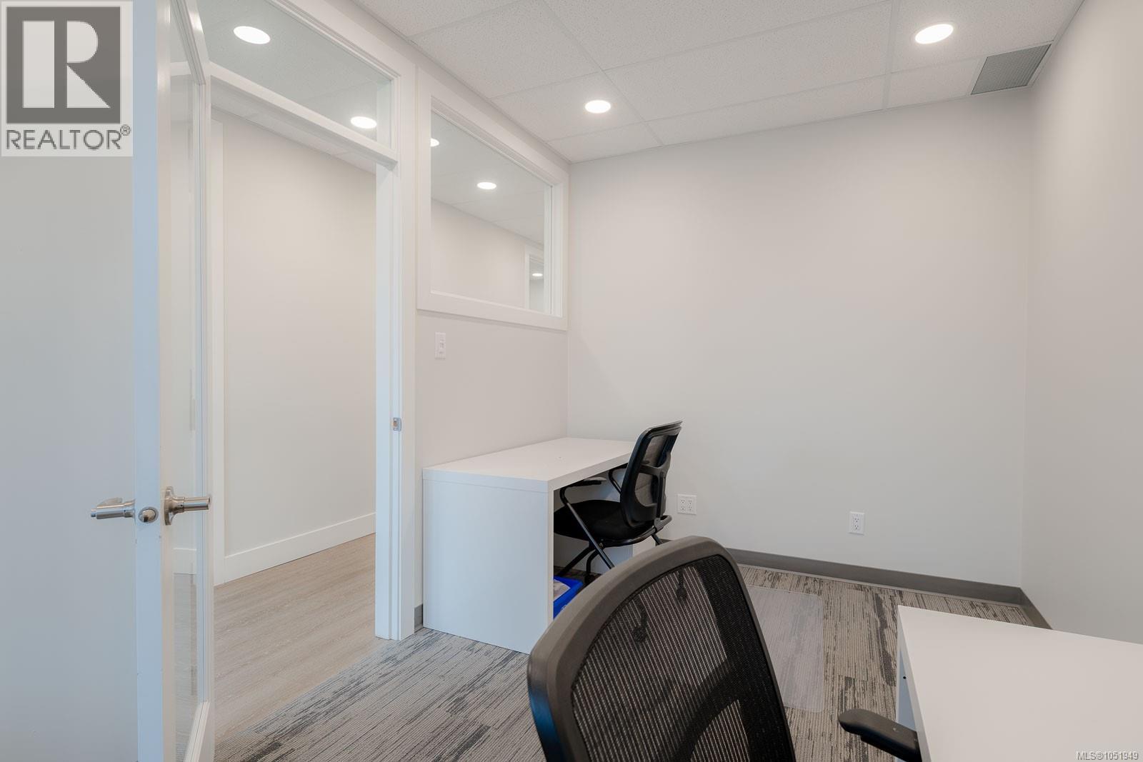 1a 5140 Metral Dr Property Photo 6