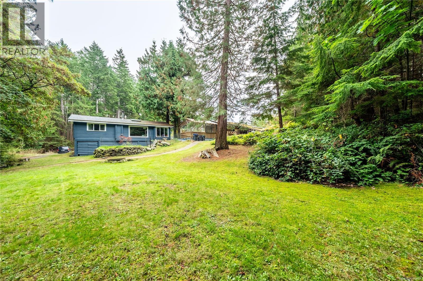 336 Hemlock Ave Property Photo 8
