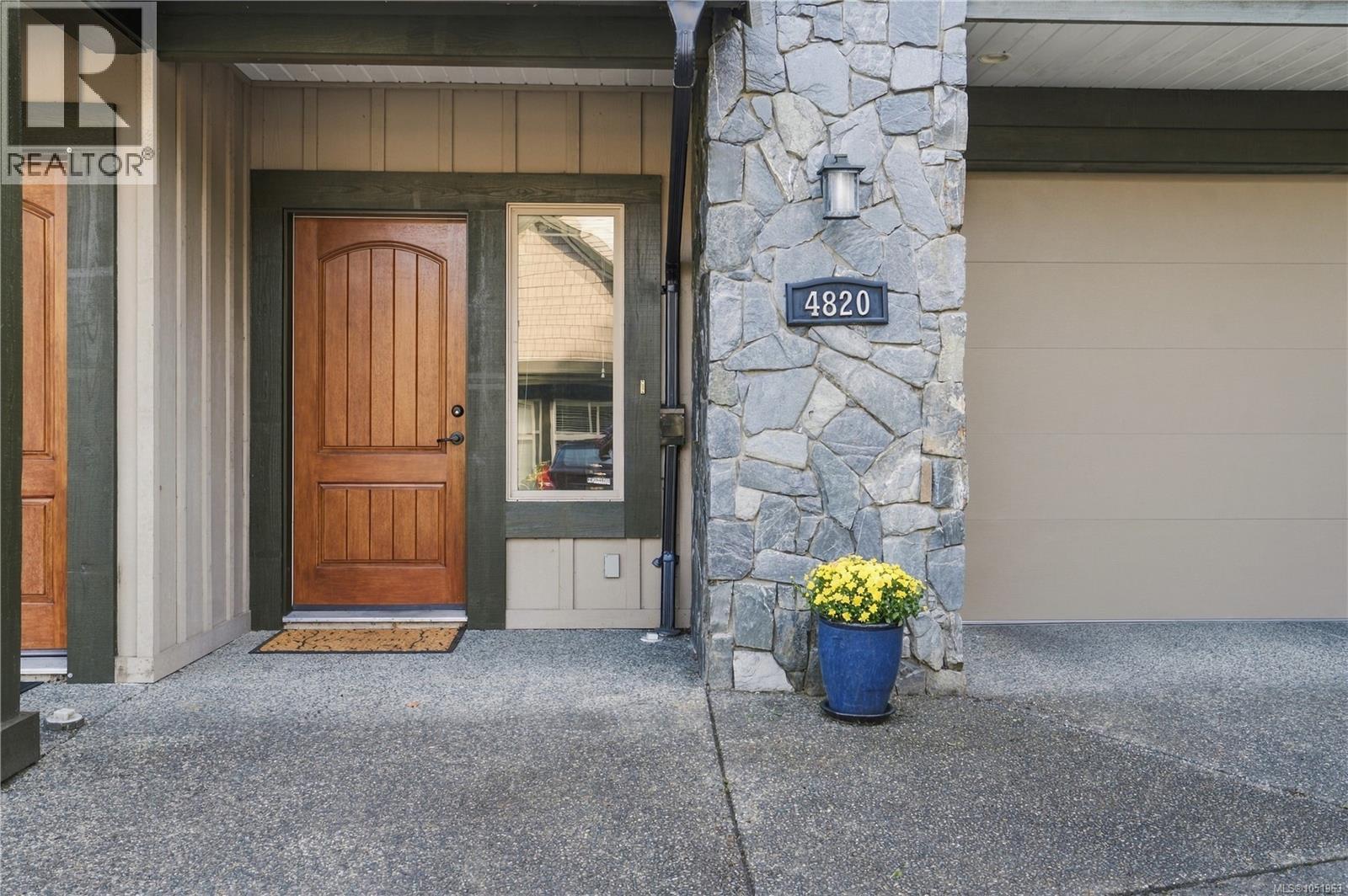 4820 Bridgewood Close Property Photo 2