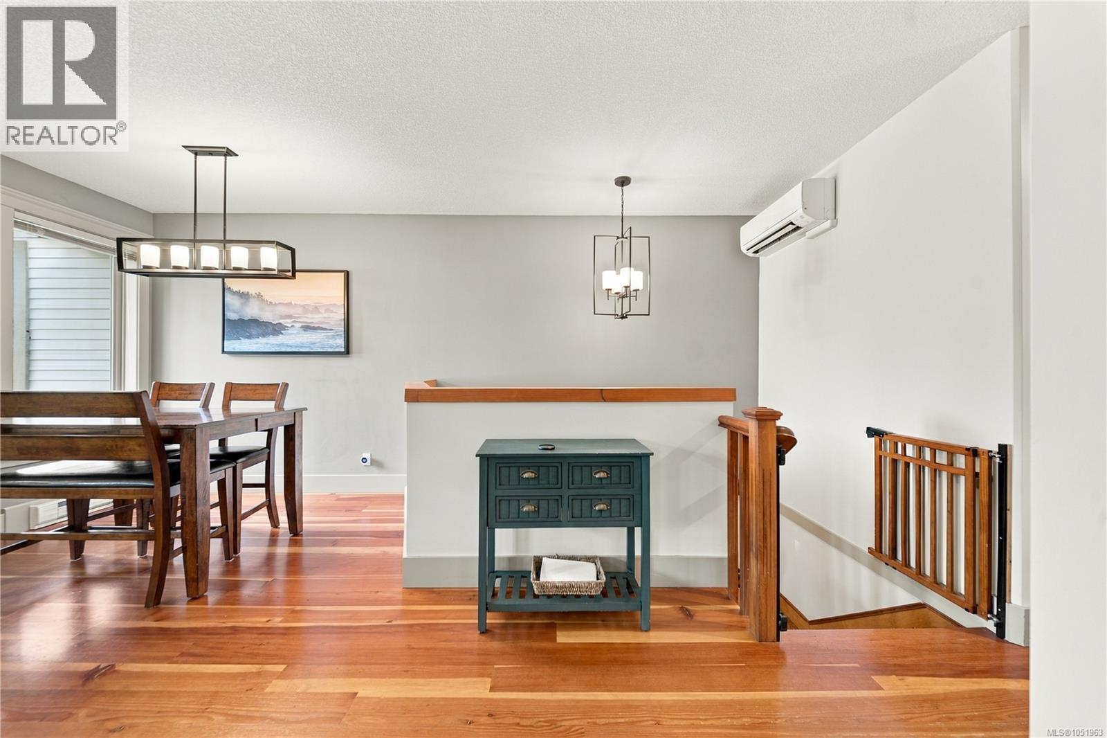 4820 Bridgewood Close Property Photo 11