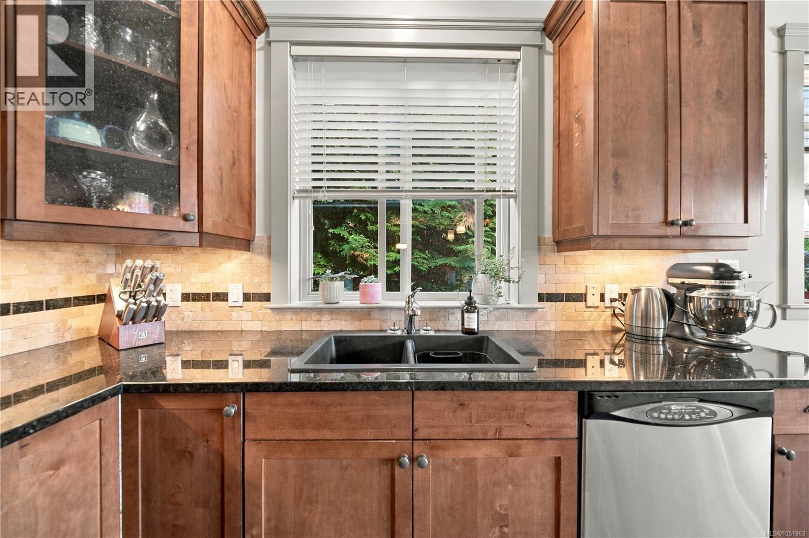 4820 Bridgewood Close Property Photo 24