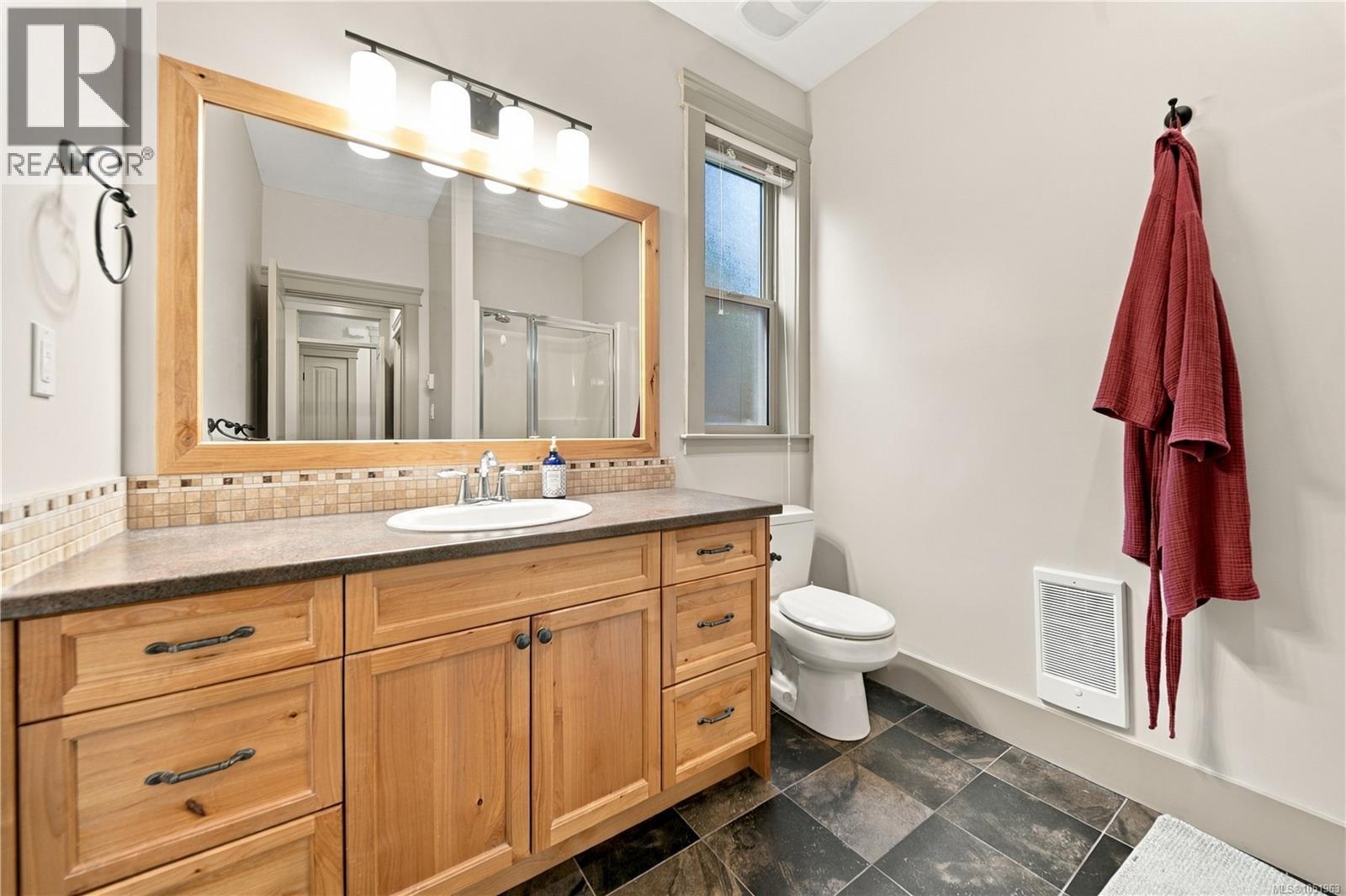 4820 Bridgewood Close Property Photo 35