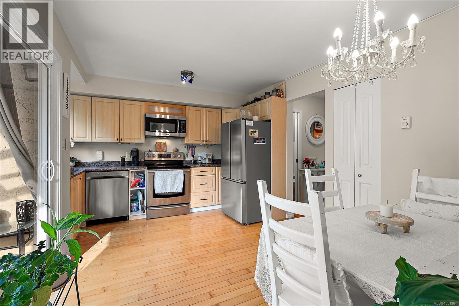 2253 Malaview Ave Property Photo 10