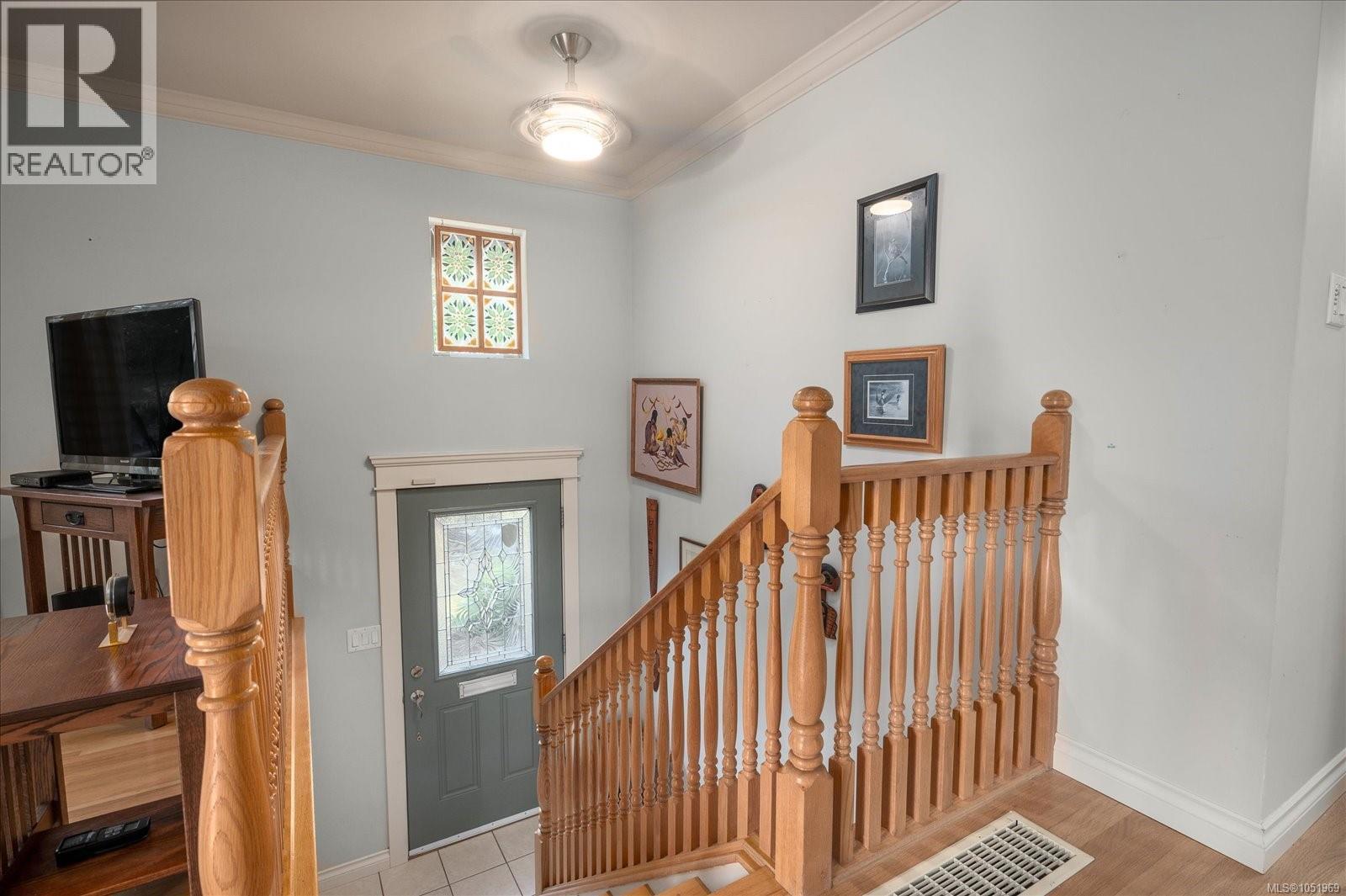 2404 Glenayr Dr Property Photo 5