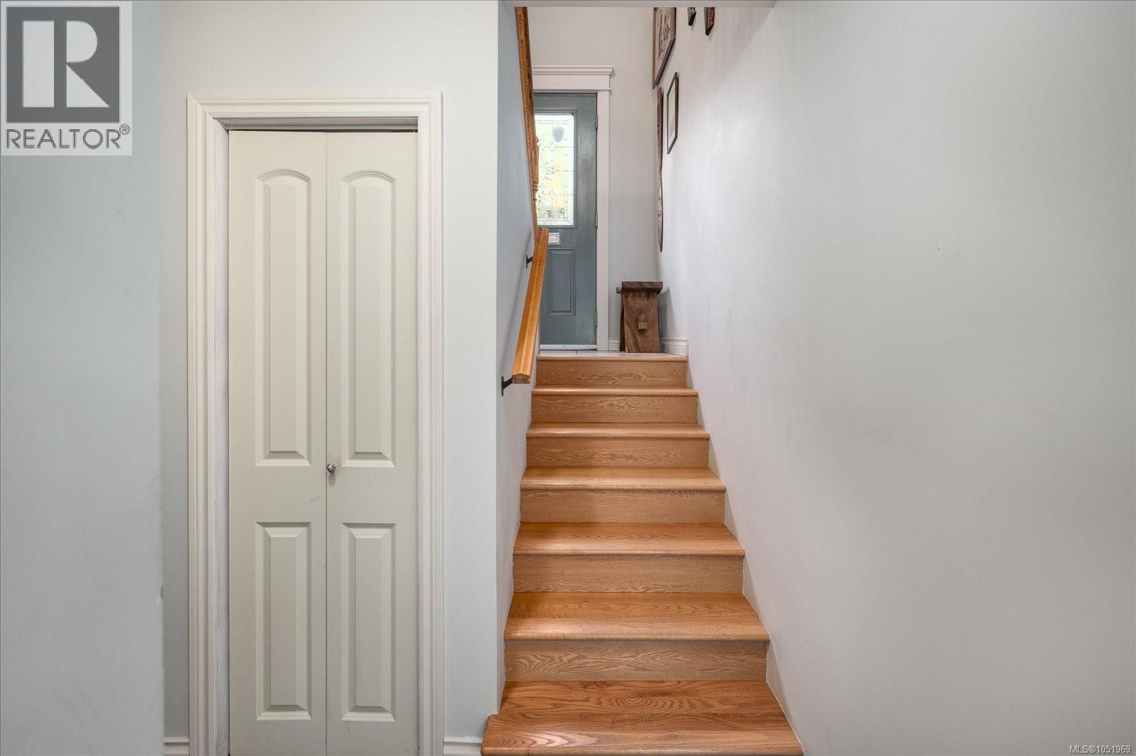 2404 Glenayr Dr Property Photo 25