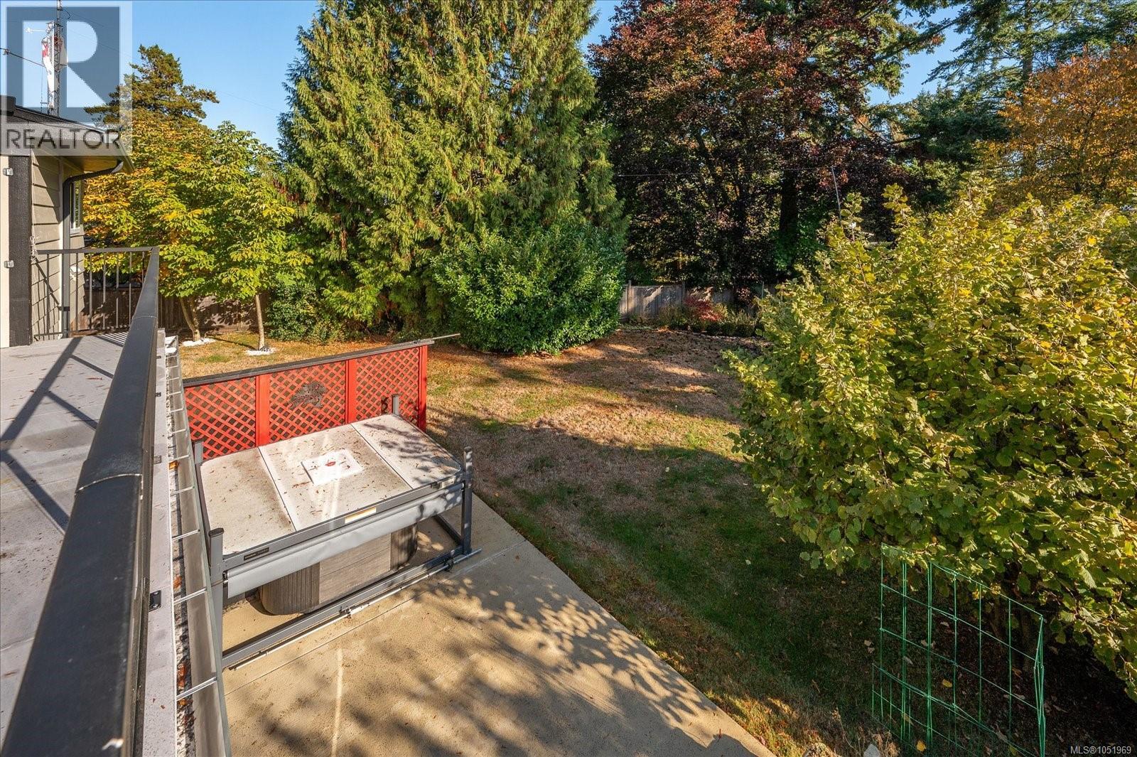 2404 Glenayr Dr Property Photo 43