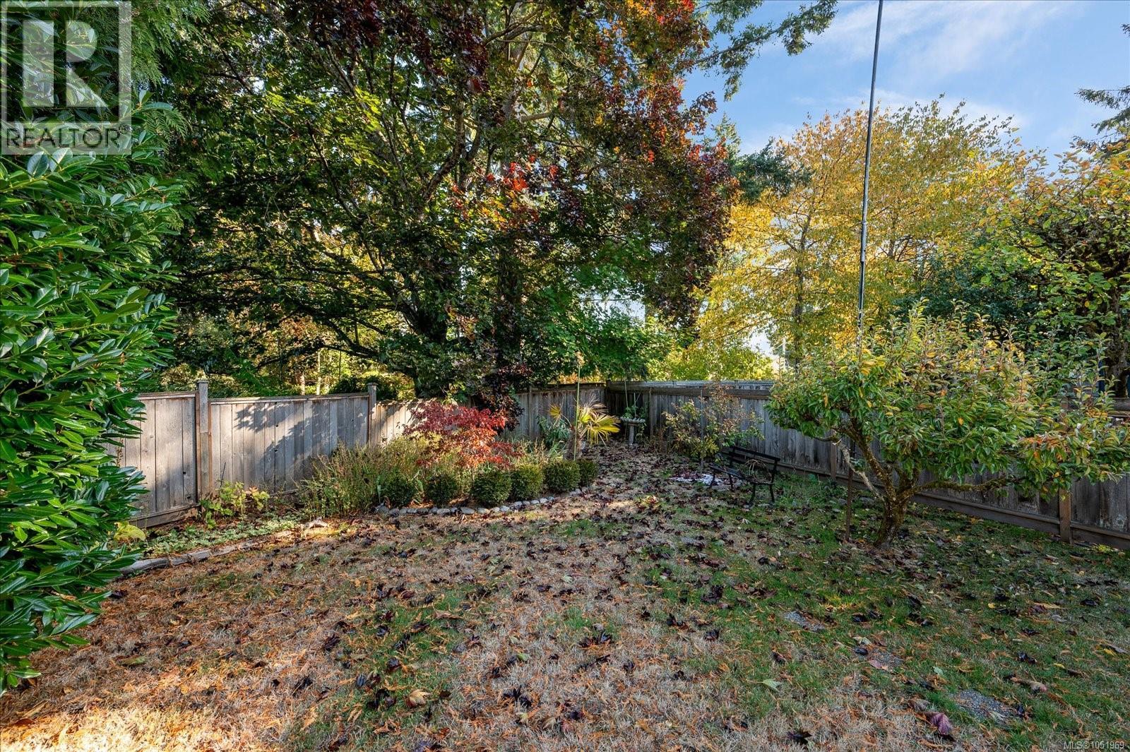 2404 Glenayr Dr Property Photo 49