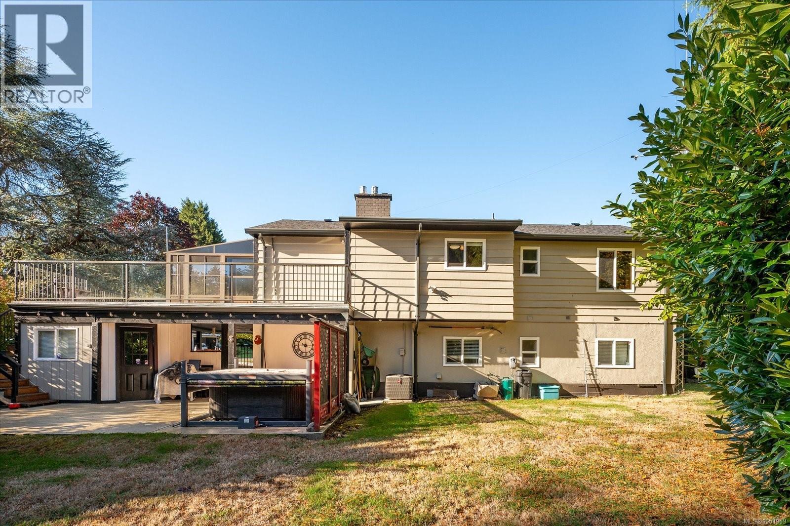 2404 Glenayr Dr Property Photo 50