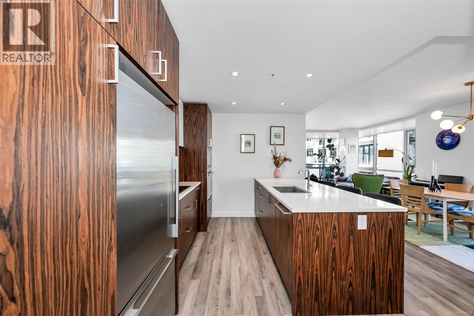 402 838 Broughton St Property Photo 3