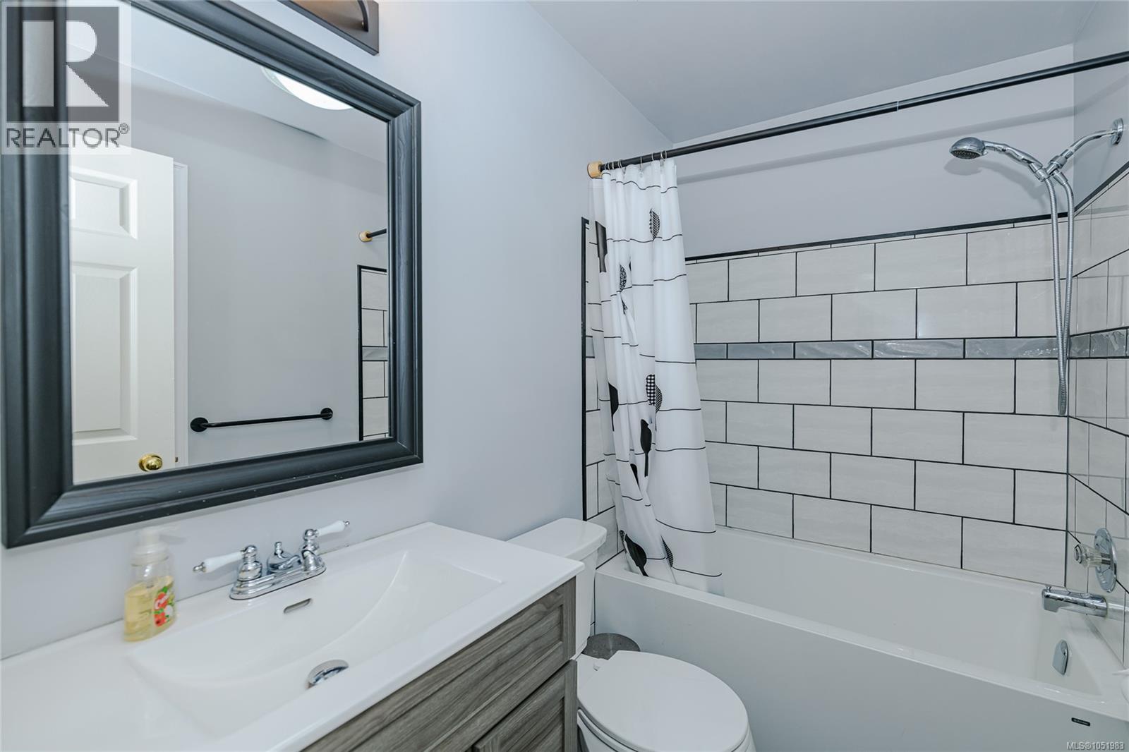 54 2070 Amelia Ave Property Photo 18