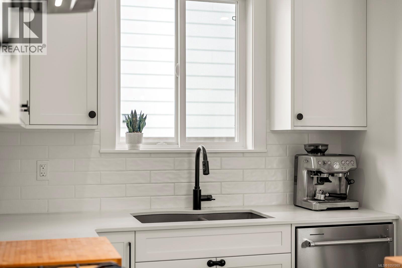 280 Weaver Pl Property Photo 55