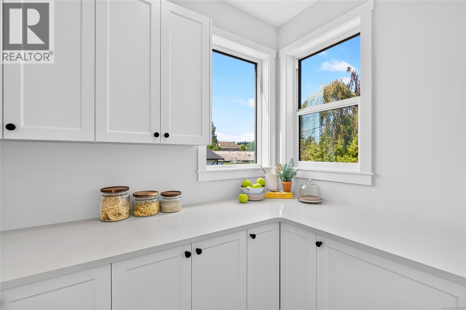 2022a Galerno Rd Property Photo 15