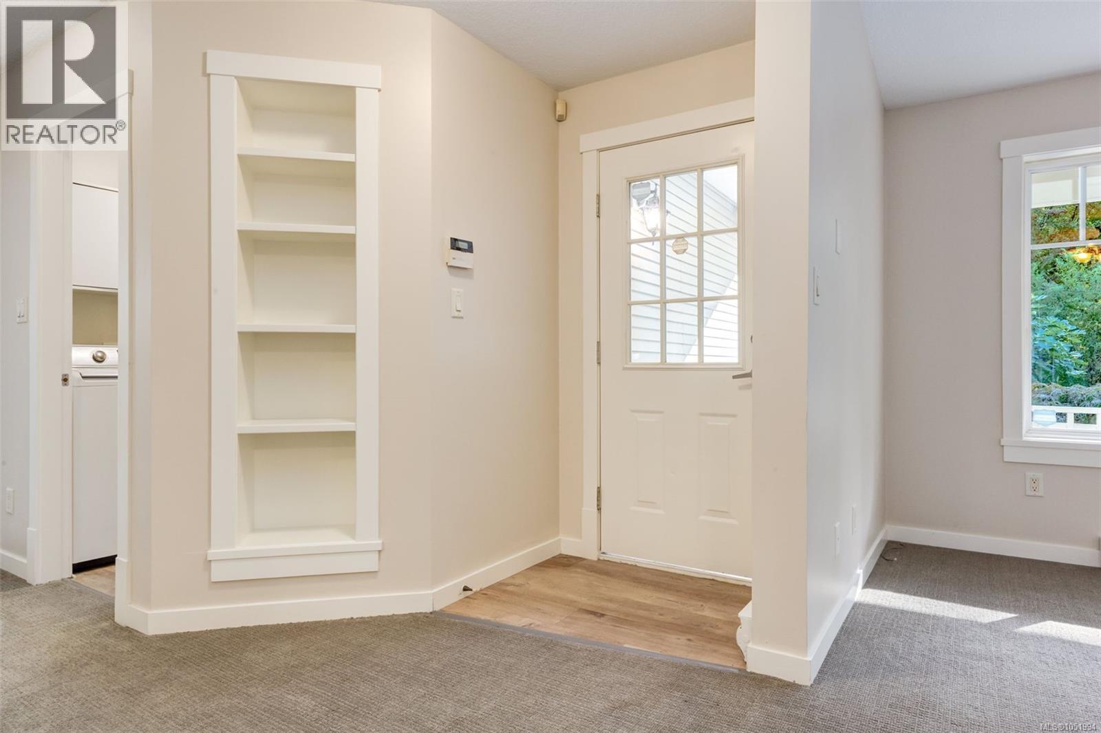 821 Park Ave Property Photo 6