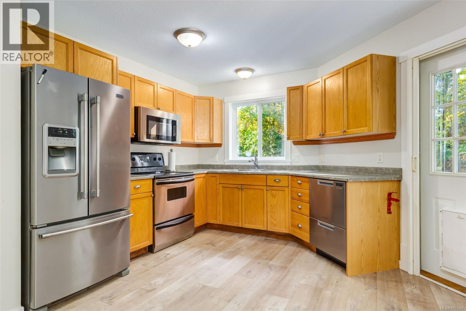 821 Park Ave Property Photo 17