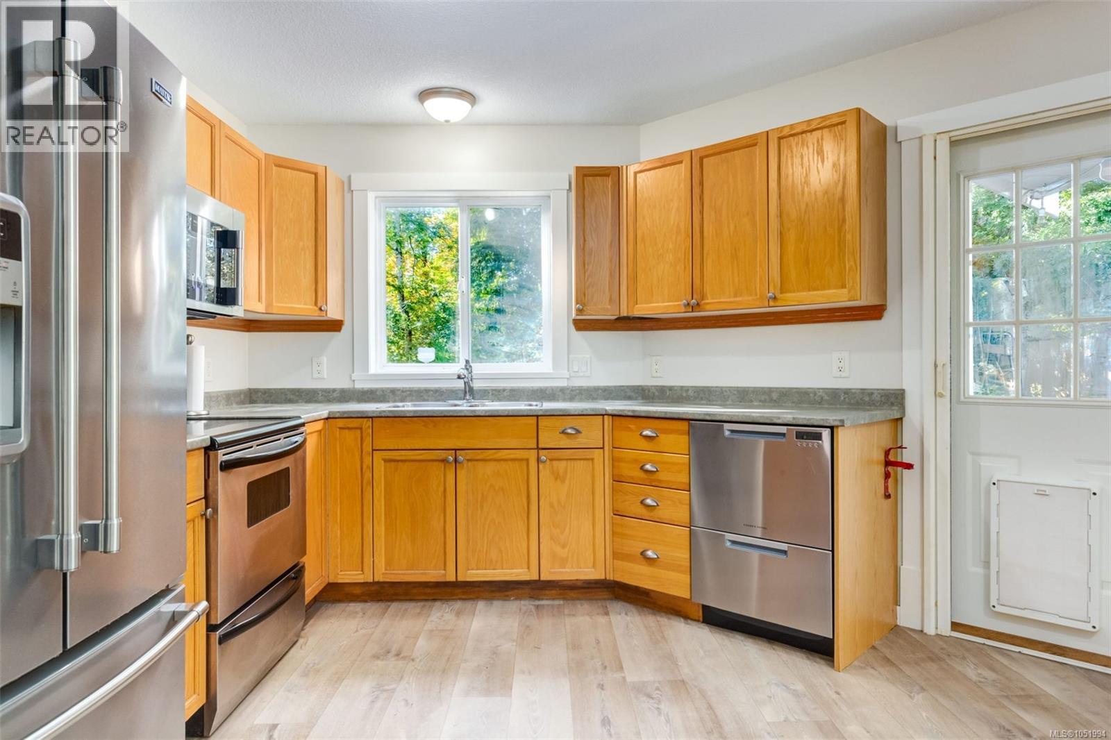821 Park Ave Property Photo 18