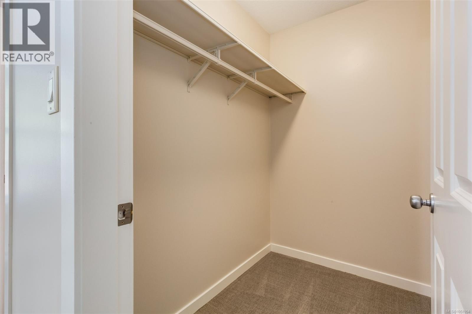821 Park Ave Property Photo 28