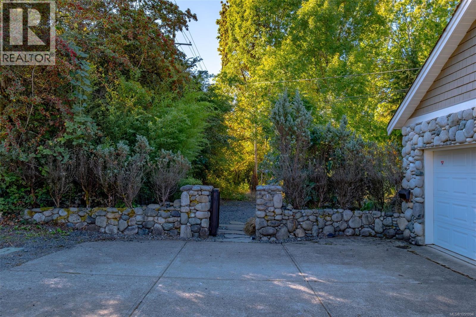 821 Park Ave Property Photo 50