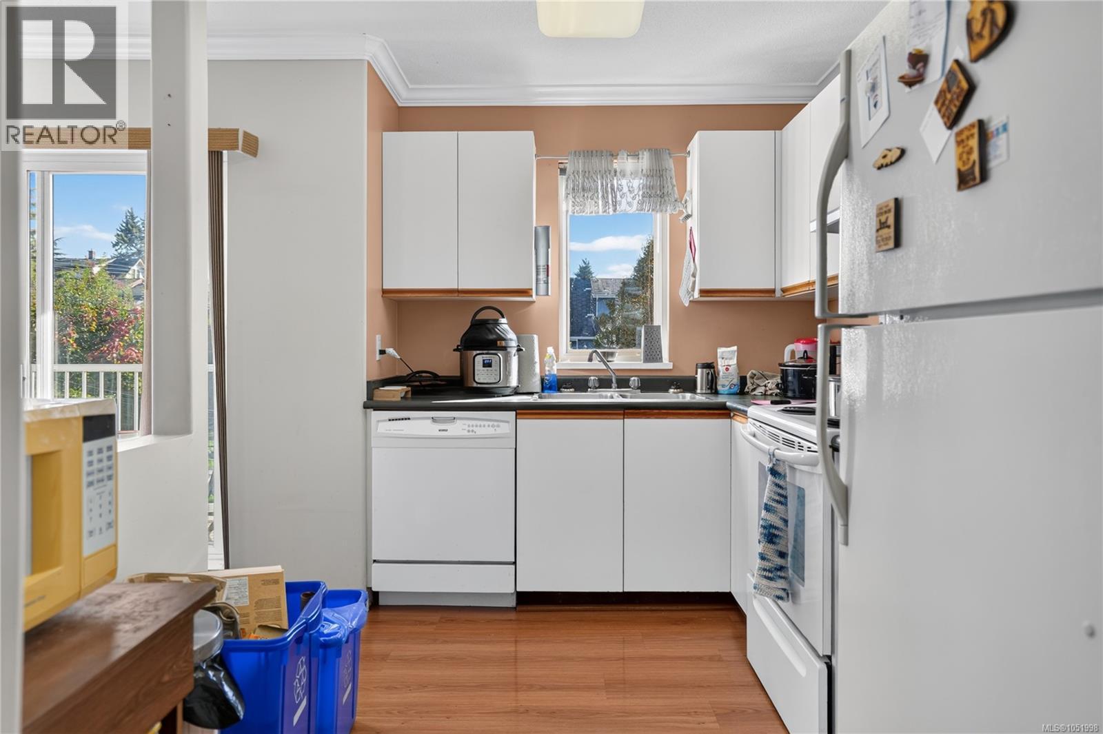 304 5170 Angus St Property Photo 5