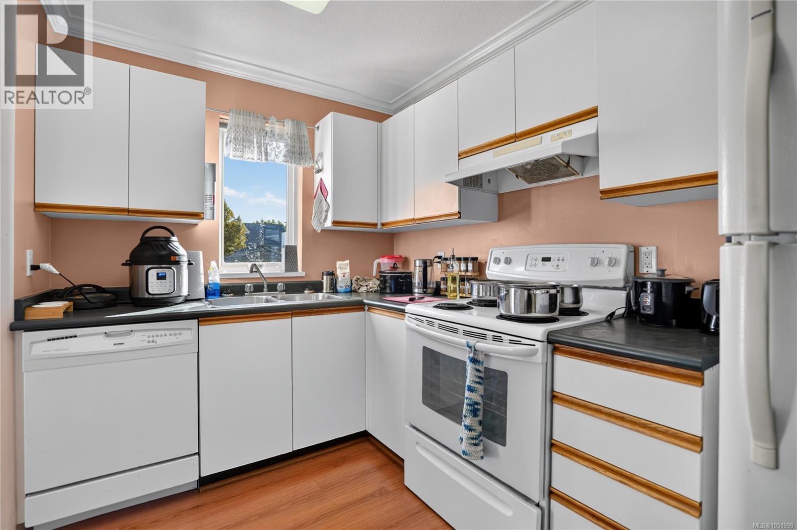 304 5170 Angus St Property Photo 6