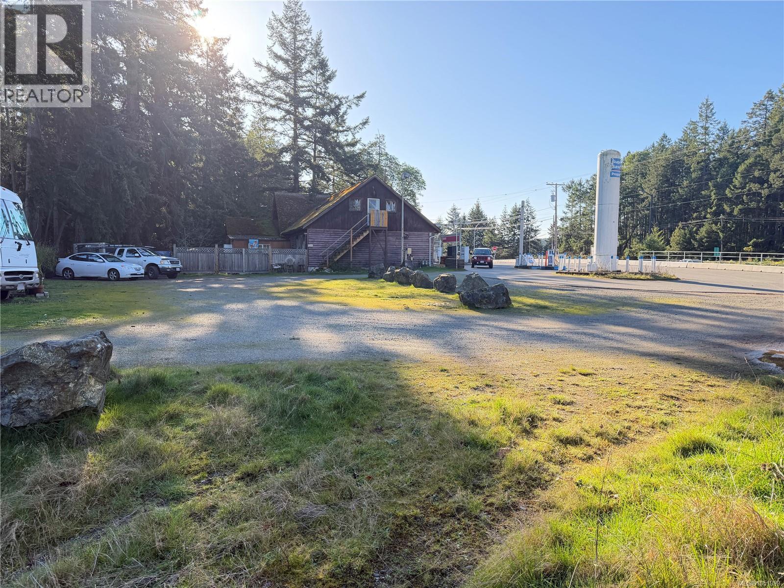 961 Island Hwy E Property Photo 4