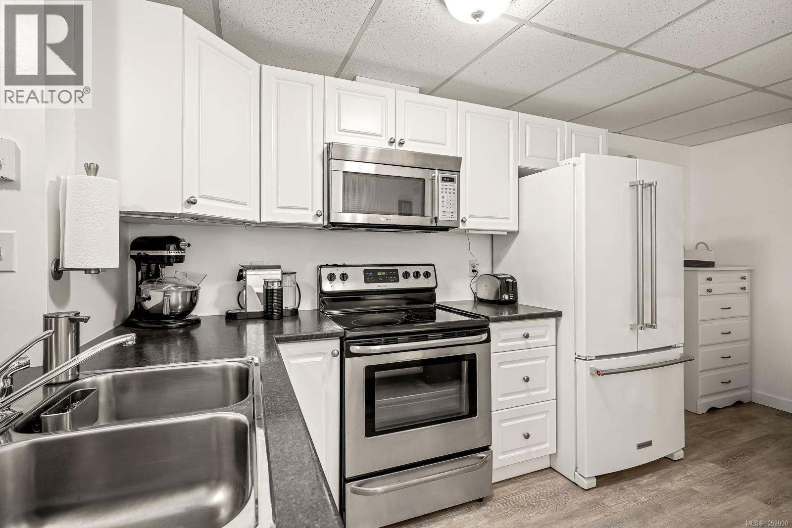 113 Mitchell Pl Property Photo 14