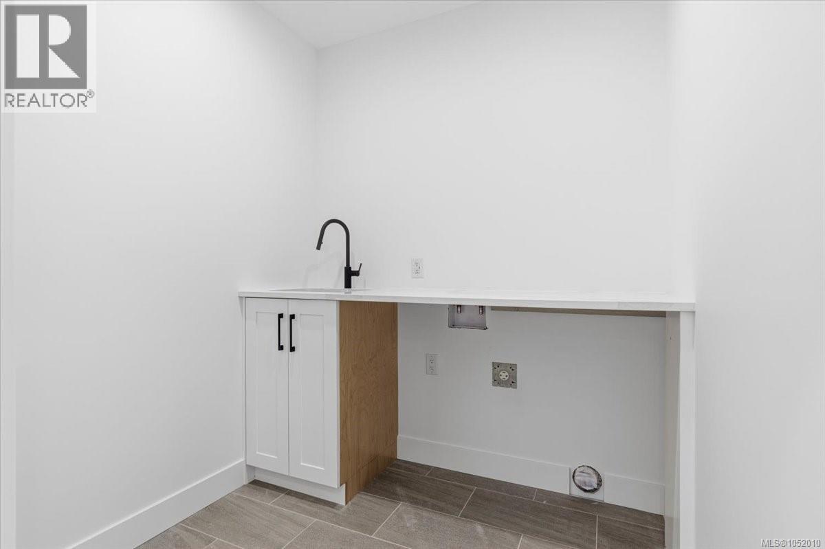 8015 Ridge Rd Property Photo 33