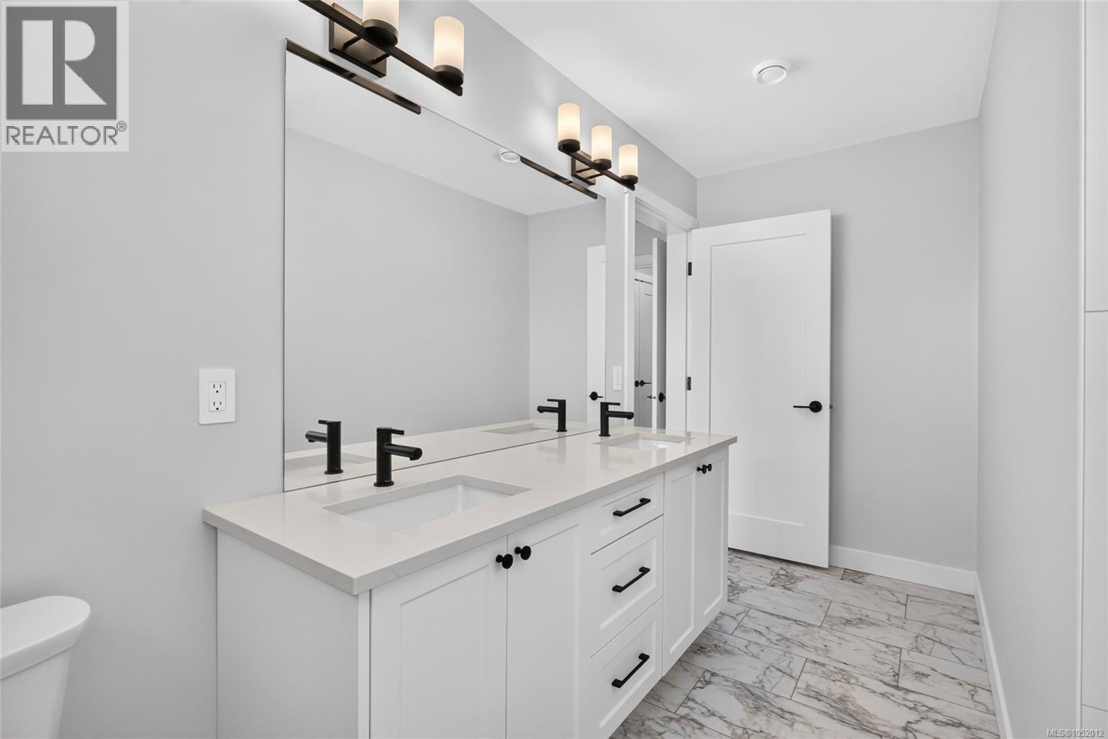 2022b Galerno Rd Property Photo 31