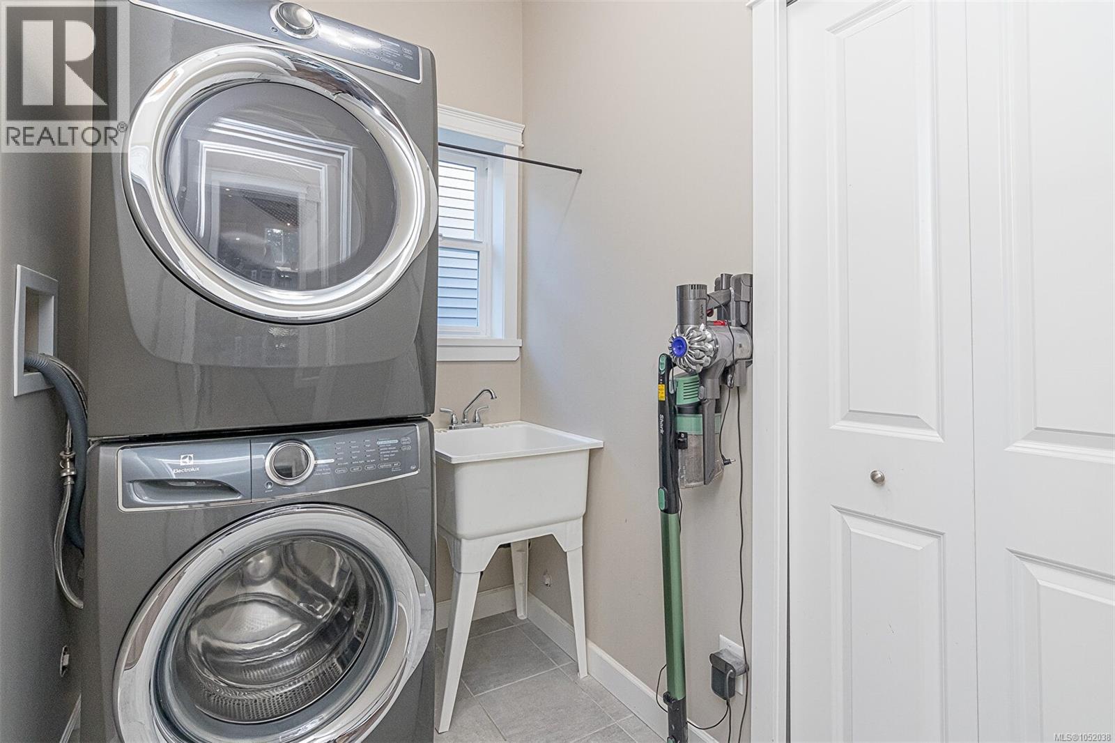 1725 Harambe Way Property Photo 34
