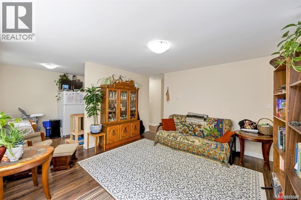 8033 Greendale Rd Property Photo 12
