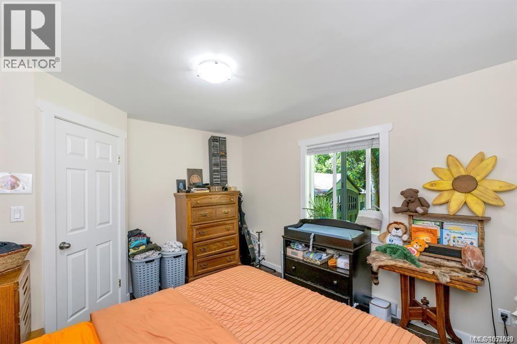 8033 Greendale Rd Property Photo 17