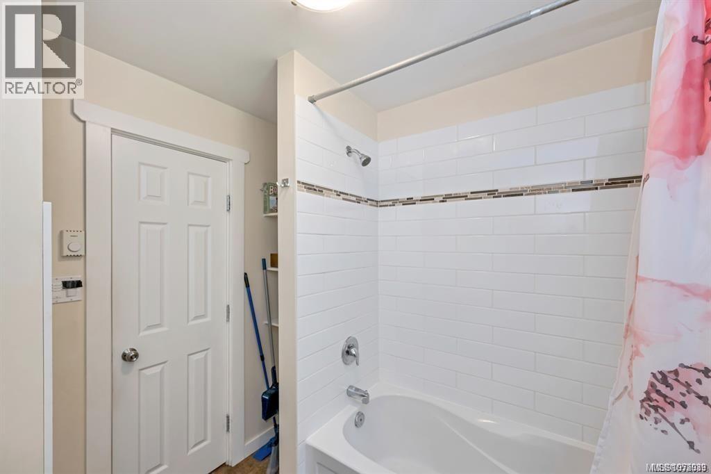 8033 Greendale Rd Property Photo 41
