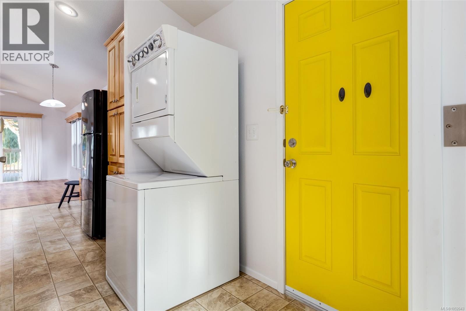 107 3042 River Rd Property Photo 4
