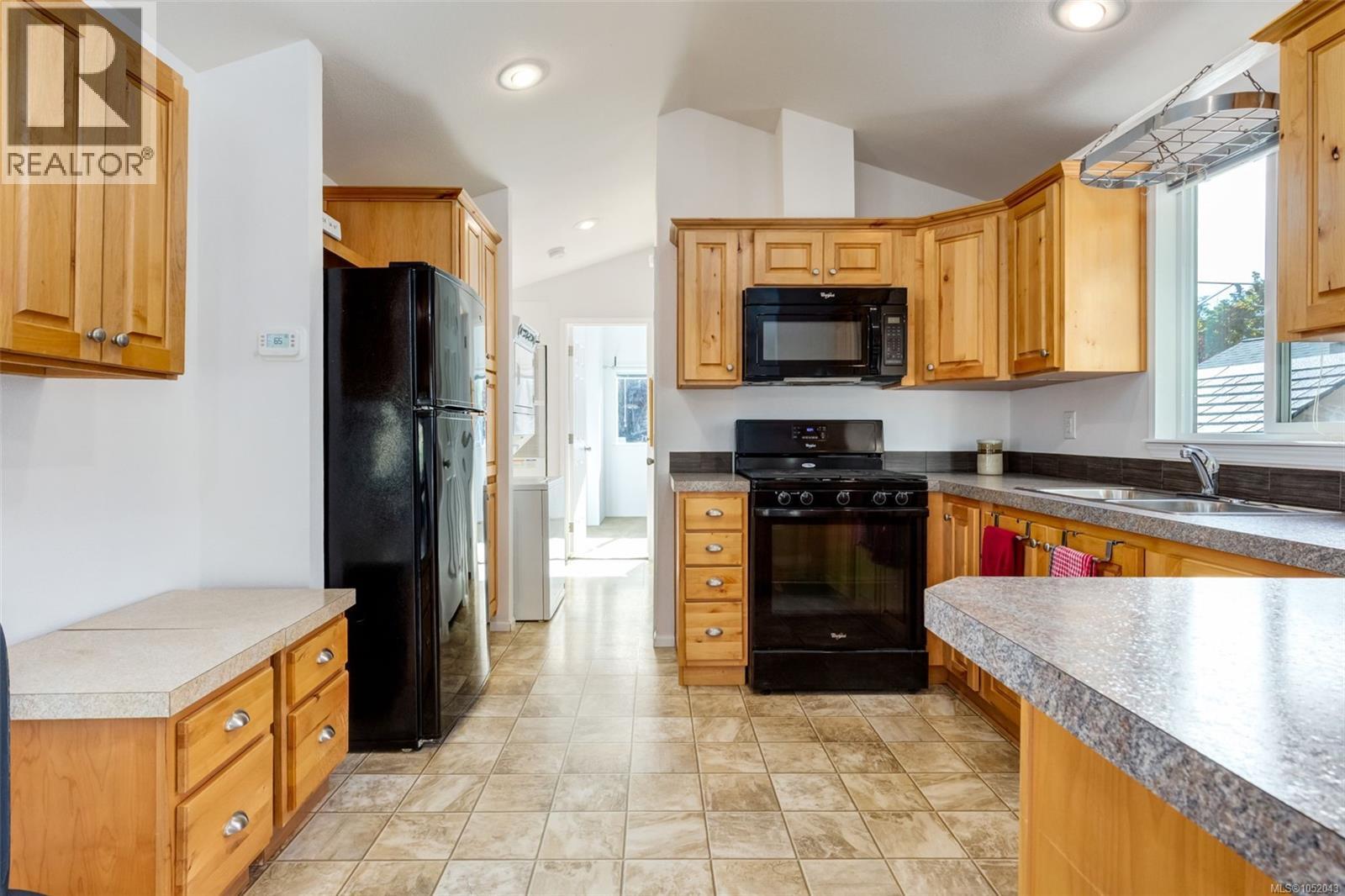 107 3042 River Rd Property Photo 7