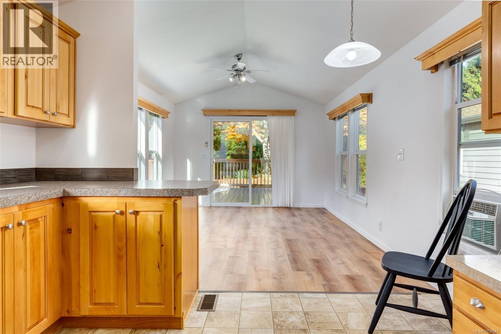 107 3042 River Rd Property Photo 9