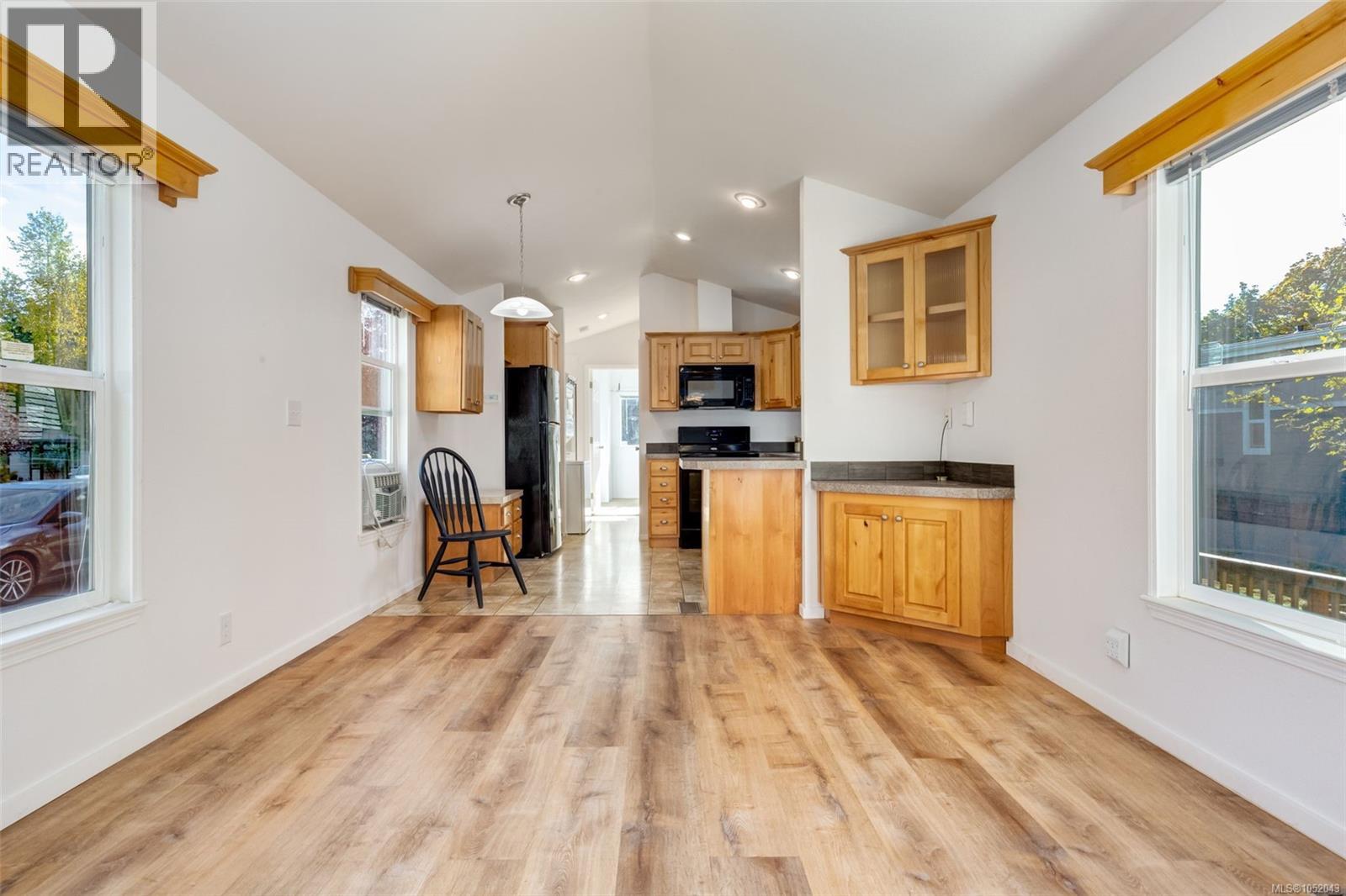 107 3042 River Rd Property Photo 11