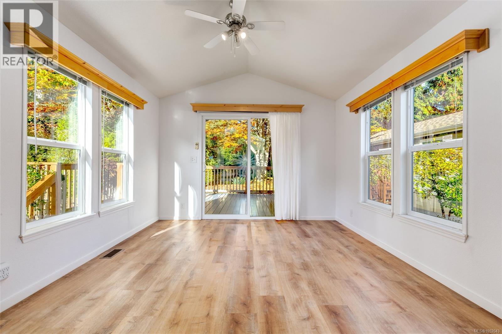 107 3042 River Rd Property Photo 12