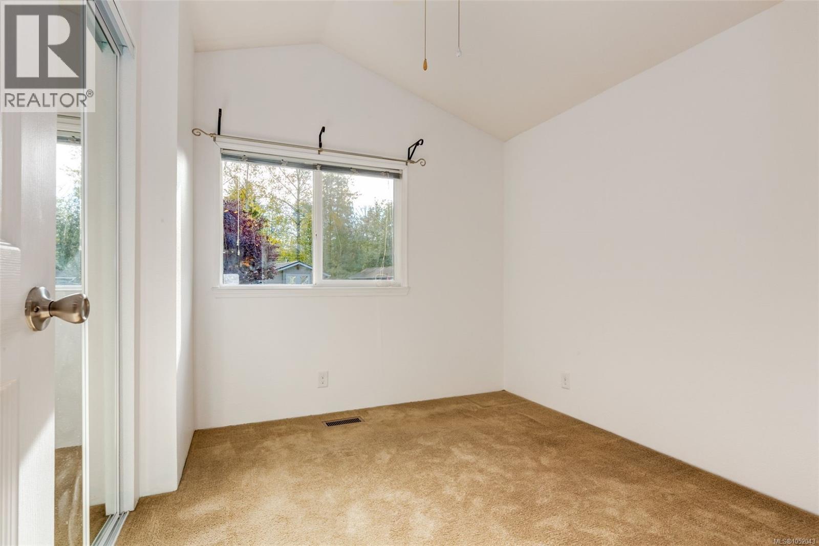 107 3042 River Rd Property Photo 14