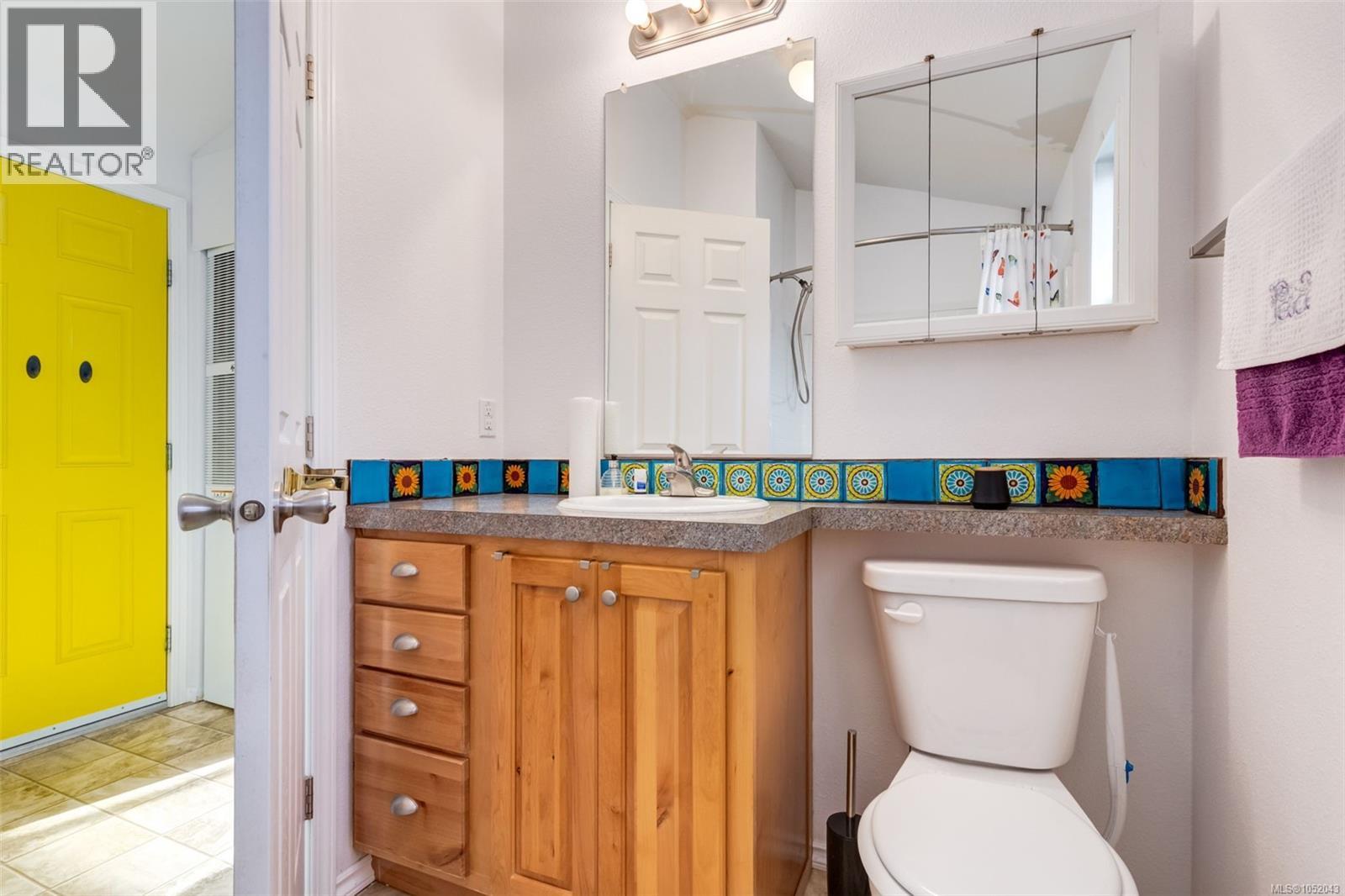 107 3042 River Rd Property Photo 16