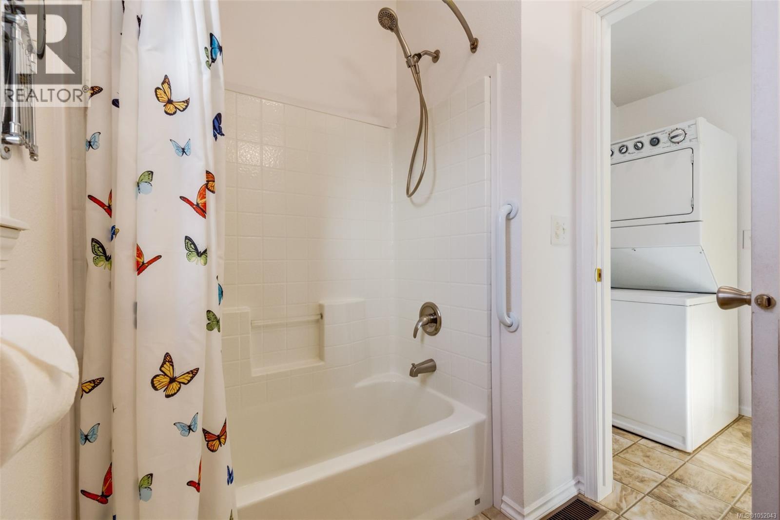 107 3042 River Rd Property Photo 17
