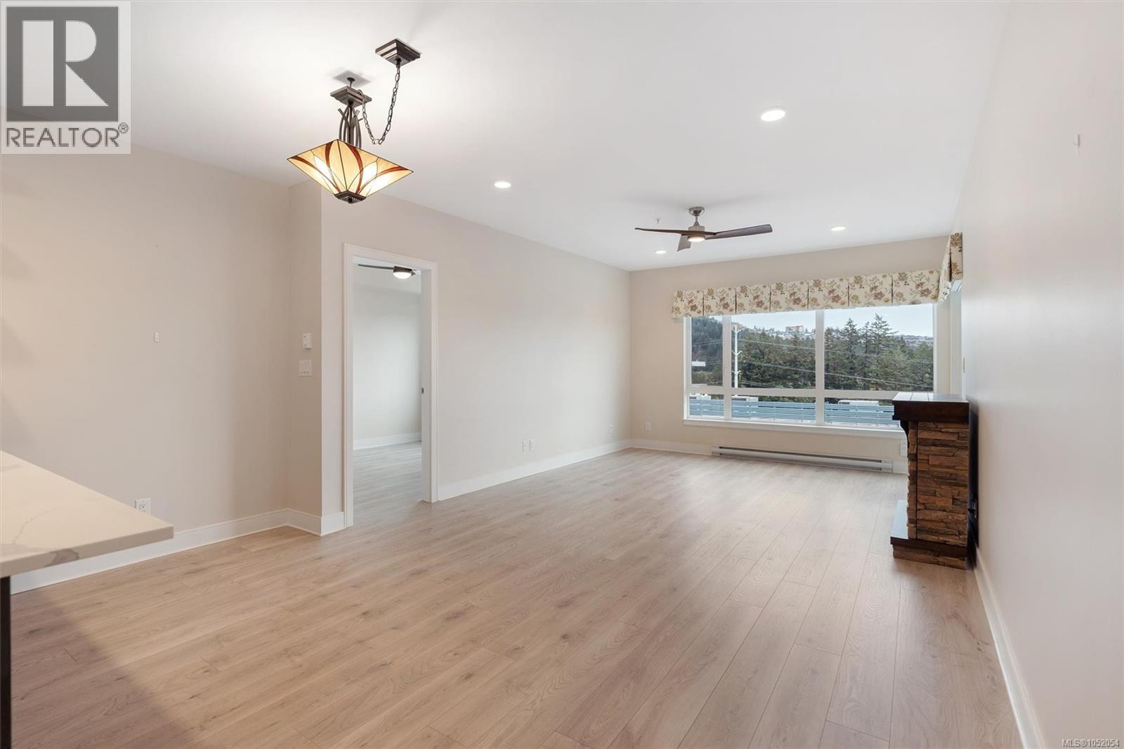 406 1311 Lakepoint Way Property Photo 9