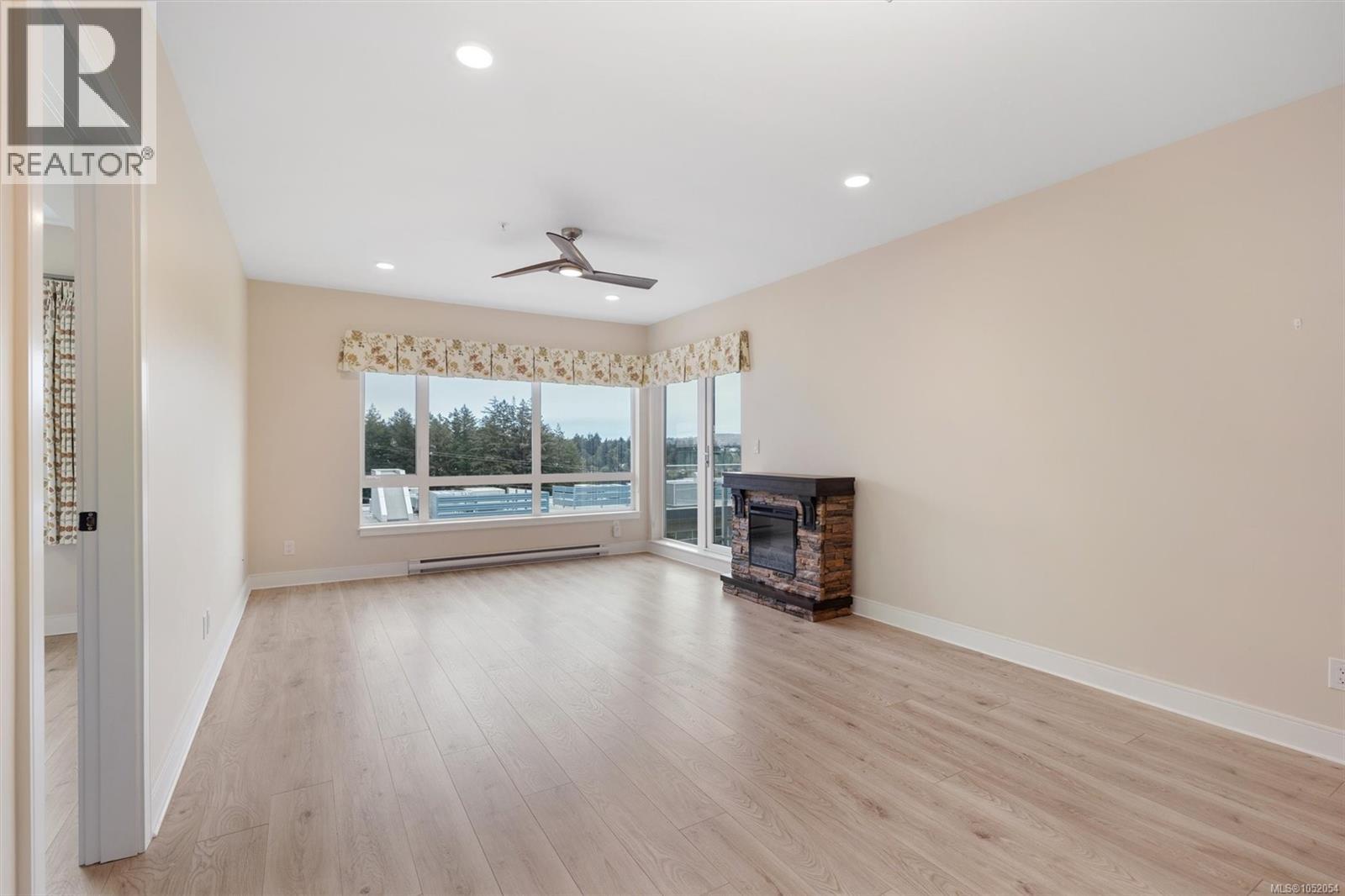 406 1311 Lakepoint Way Property Photo 11