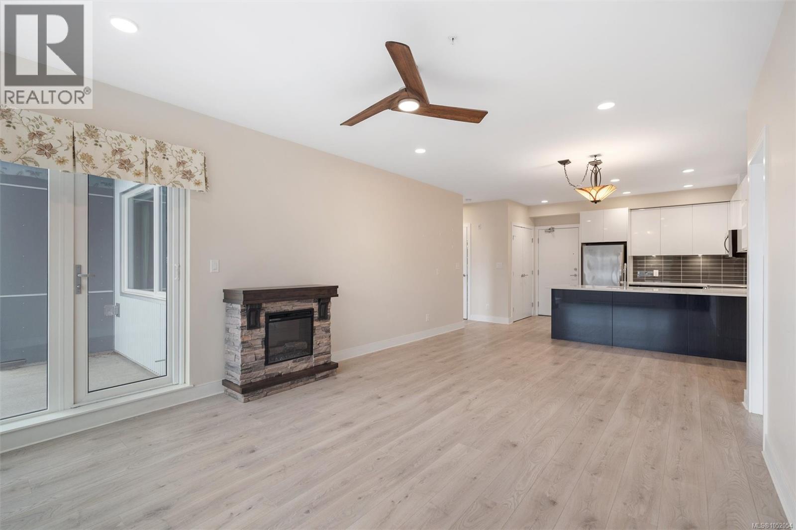 406 1311 Lakepoint Way Property Photo 17