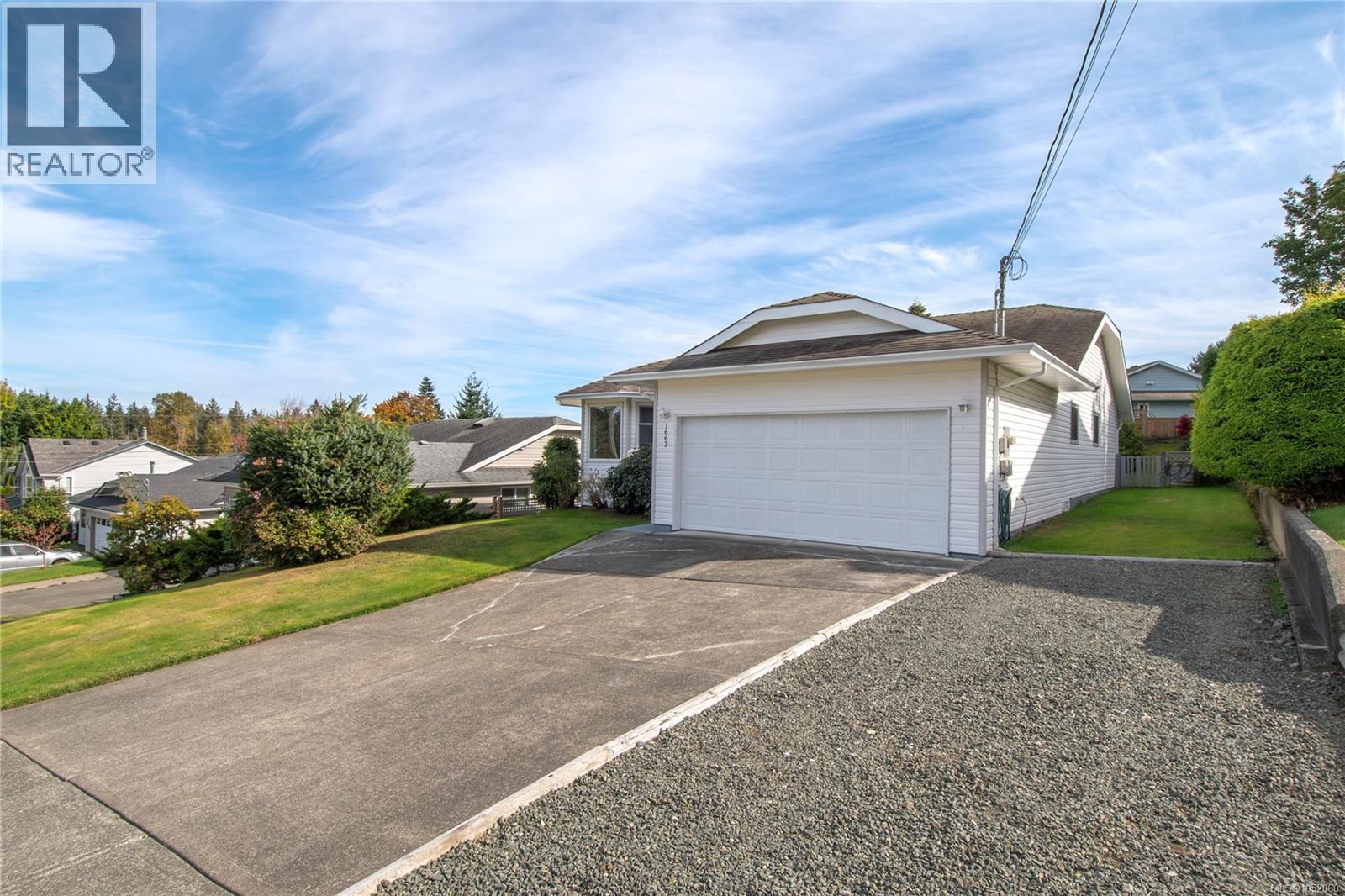 1667 Meadowbrook Dr Property Photo 3