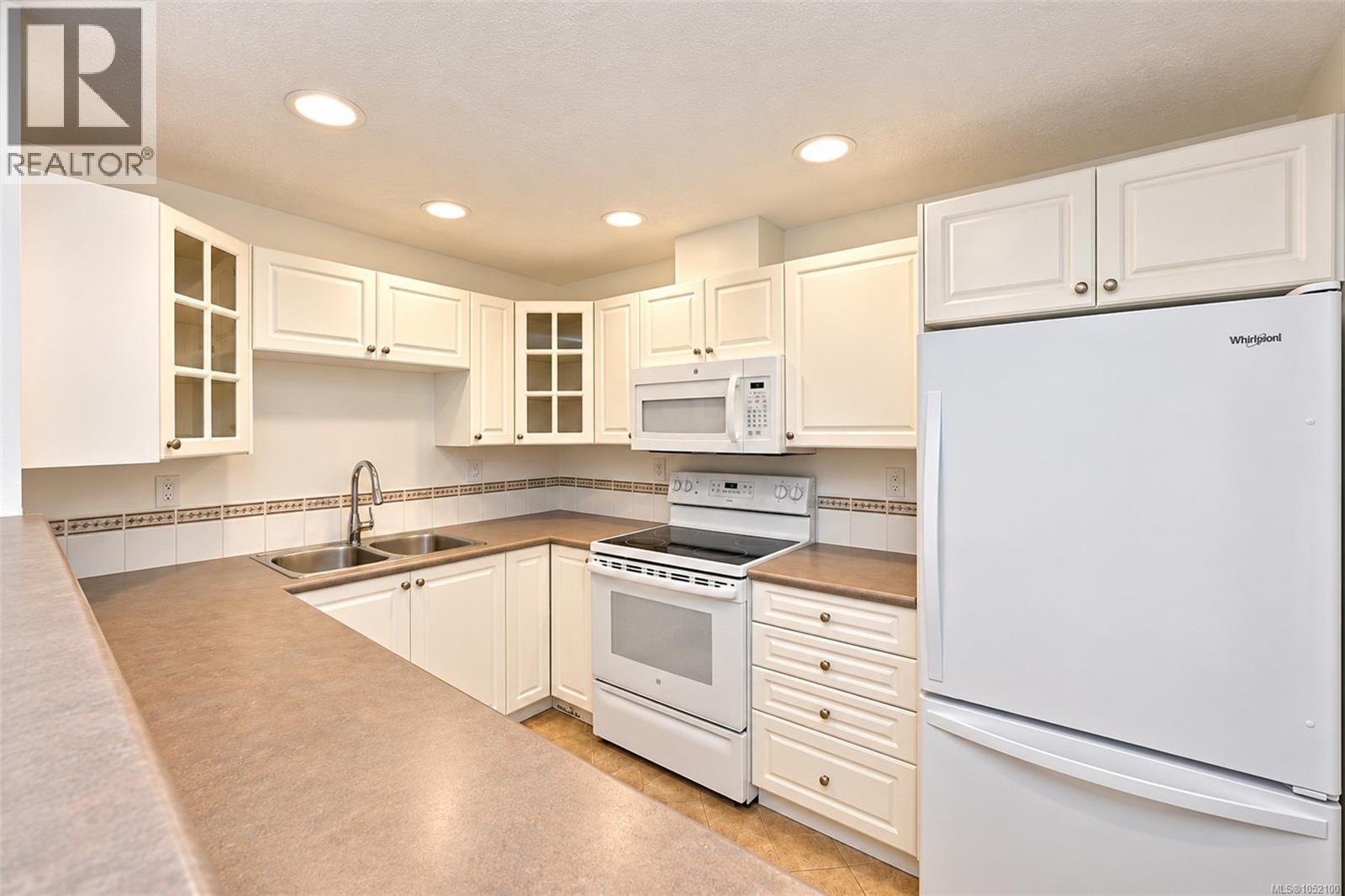 109 380 Waterfront Cres Property Photo 3