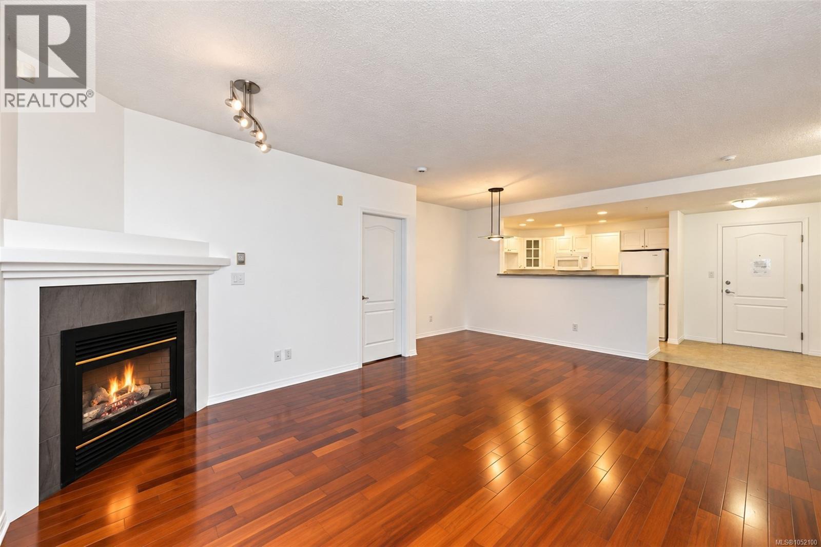 109 380 Waterfront Cres Property Photo 7